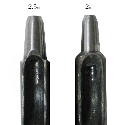 ハトメ抜き2mmと、ハトメ抜き2.5mmの刃先の違い